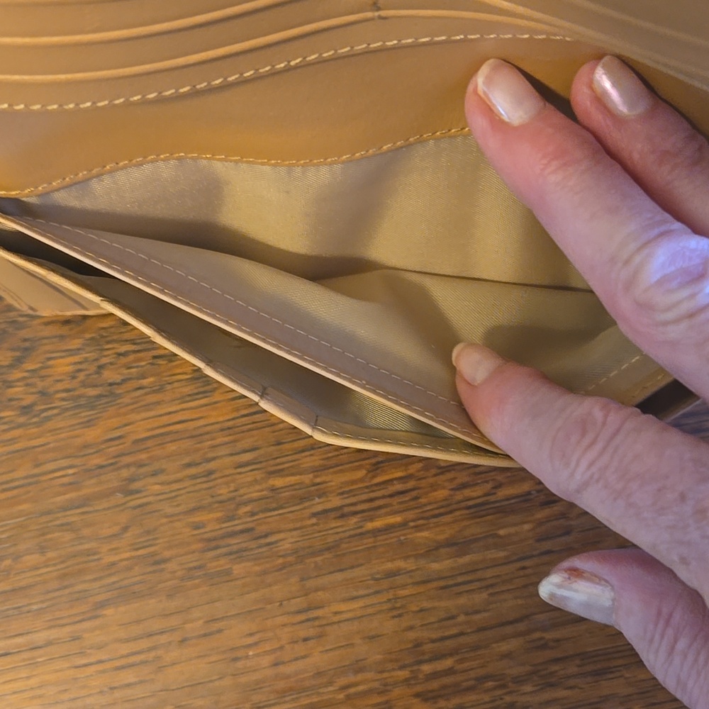 Brahmin Ady Wallet In Creme Talitha Leather NWOT - Picture 9 of 16